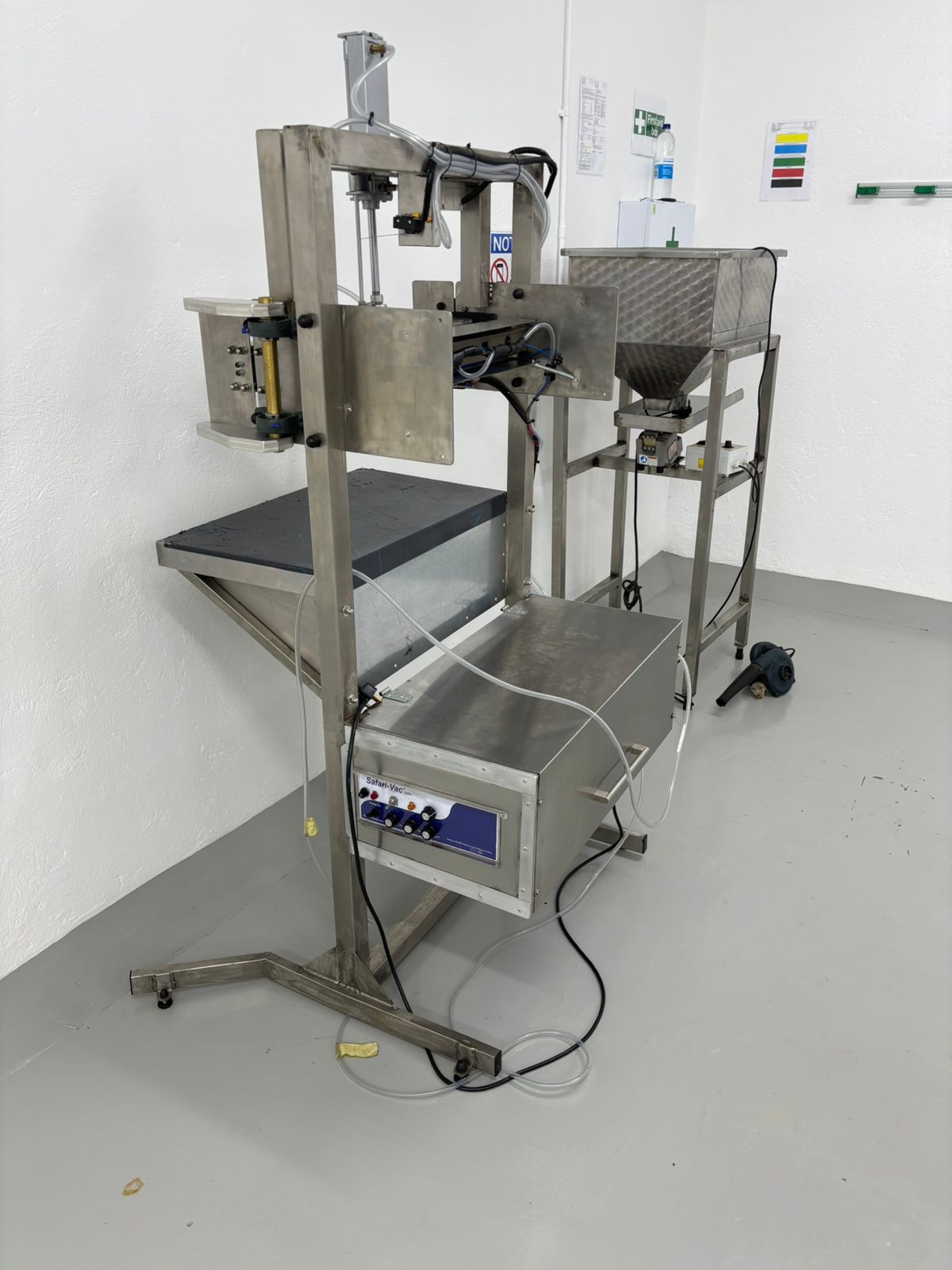 External Vacuum Gas Packaging machine ideal for macadmia nut packaging or large intrustial products